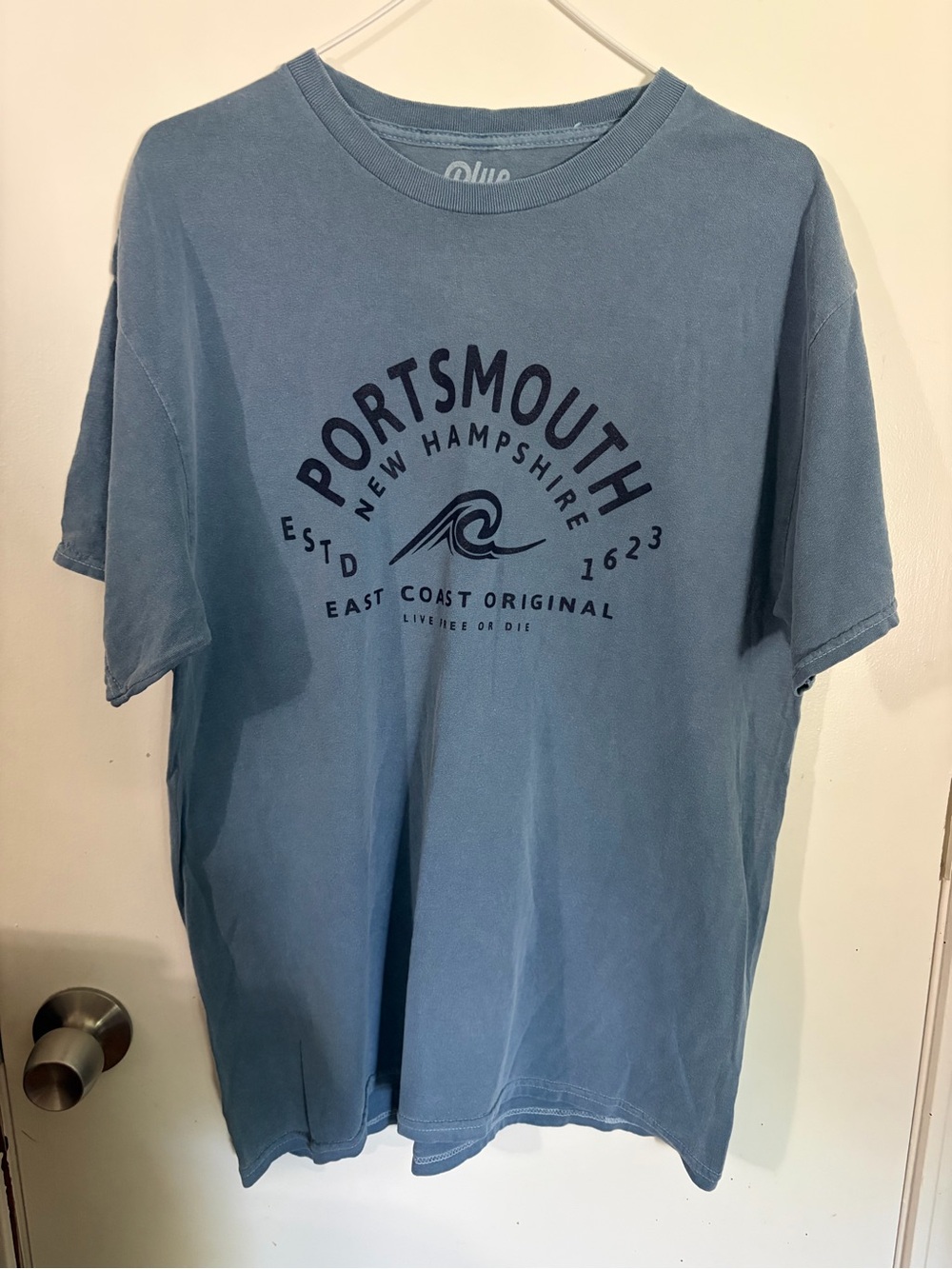 NWOT Men’s Large Blue 84 Portsmouth NH Graphic Tee Blue Tote14